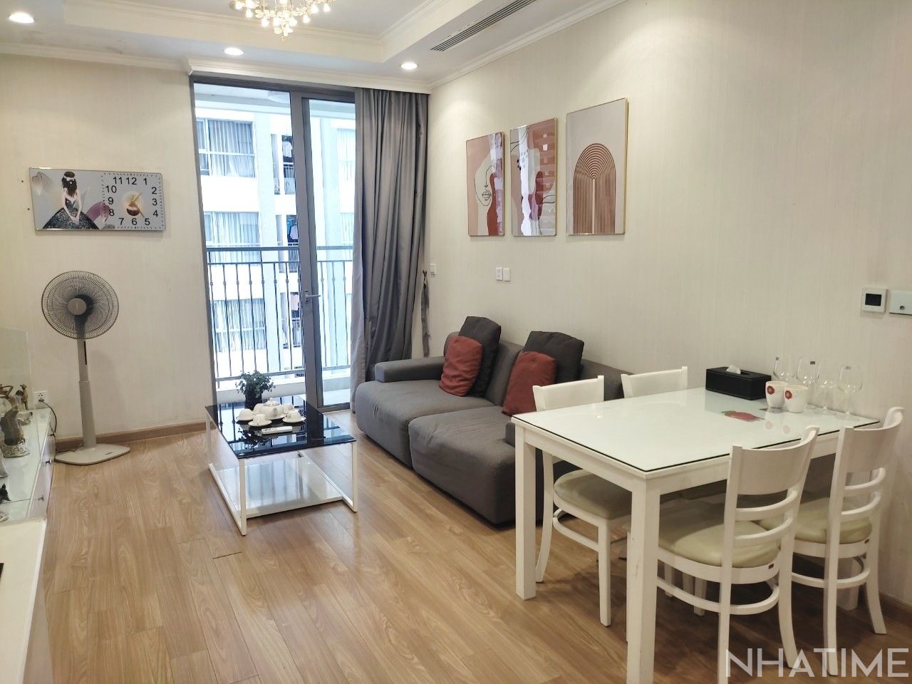 Cho thuê căn hộ chung cư Park 12 Times City tầng 8