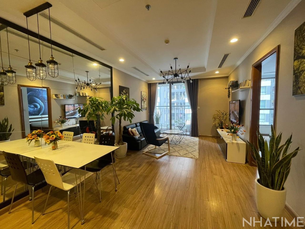 Cho thuê 2Pn 83m Park 02 ban công nam đủ đồ đẹp