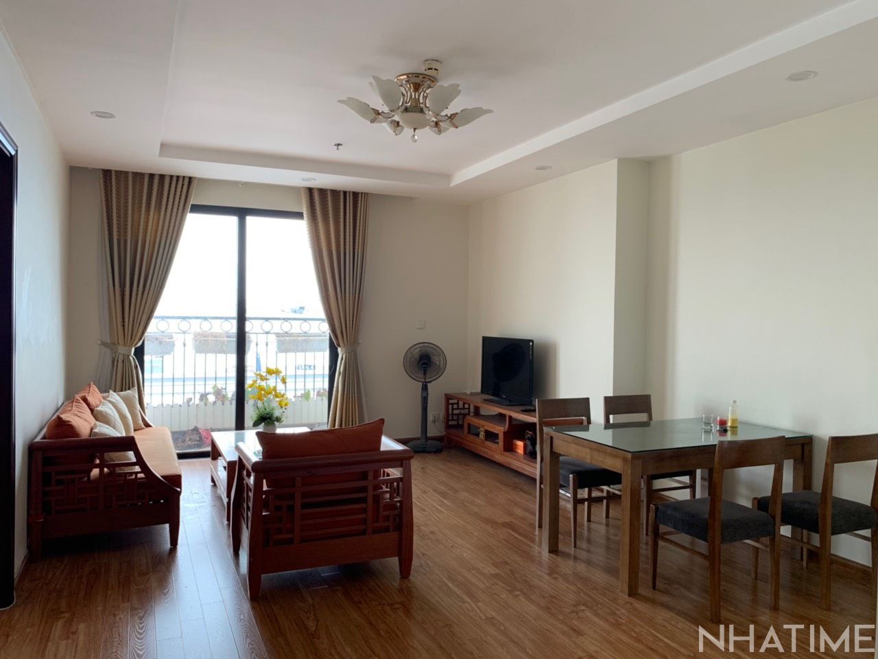 Cho thuê 2pn góc rộng T02 Times City