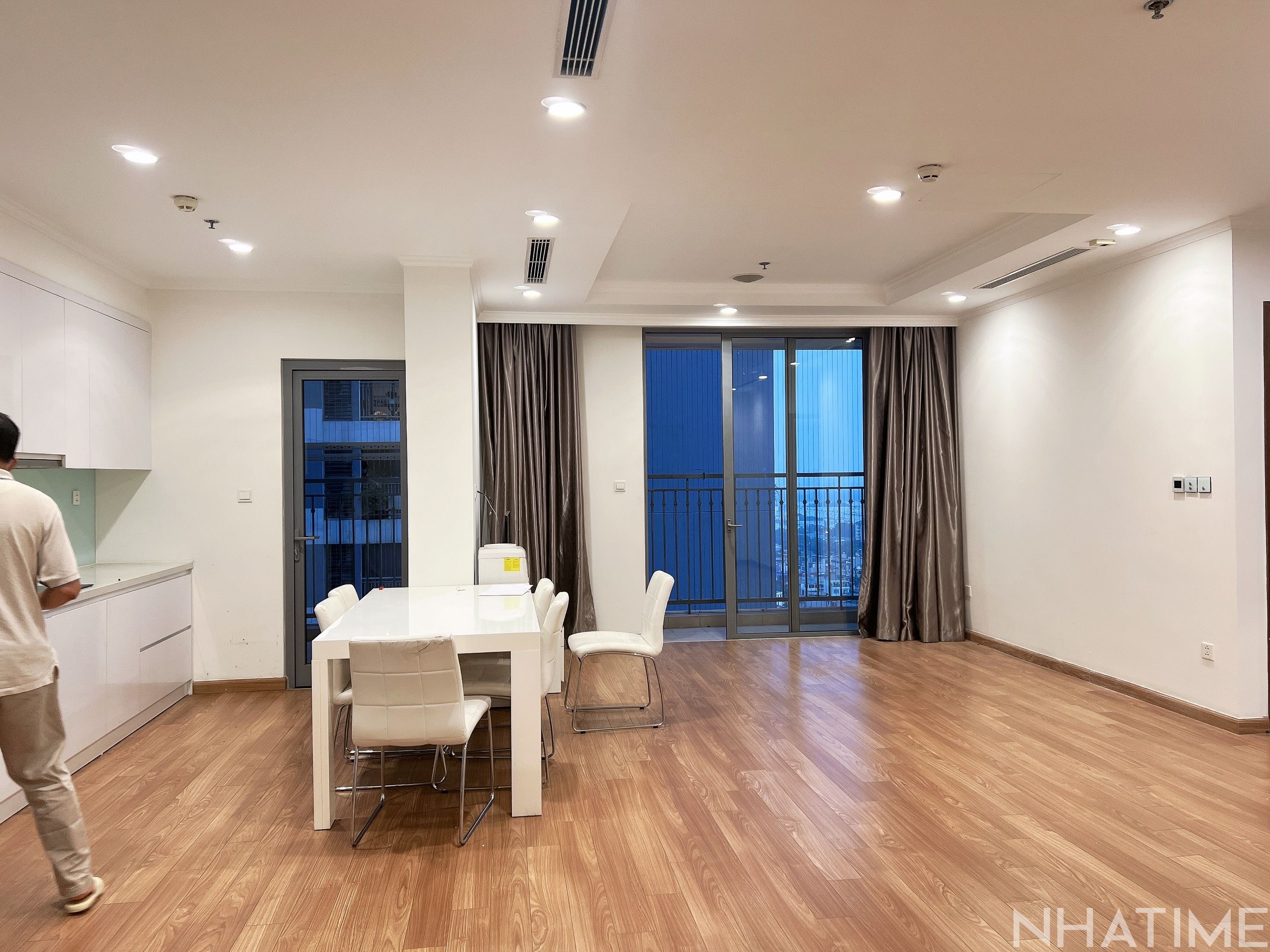 Cho thuê 3pn góc  120m P10 times city