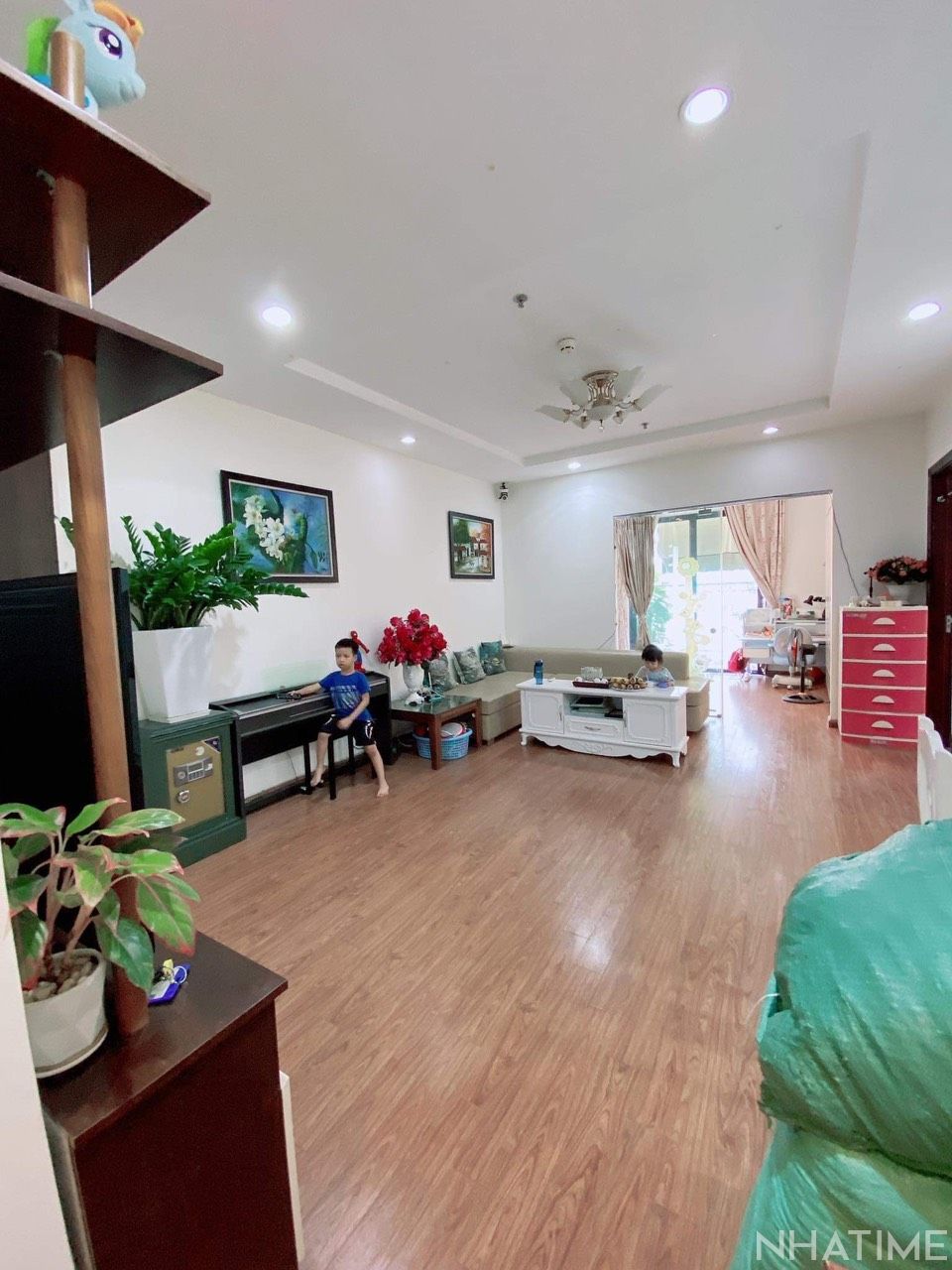 Cho thuê 2pn sáng 83m Toà T11 Times City