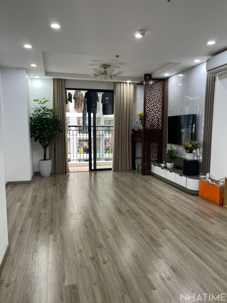 Bán 2pn sáng T09 Times city