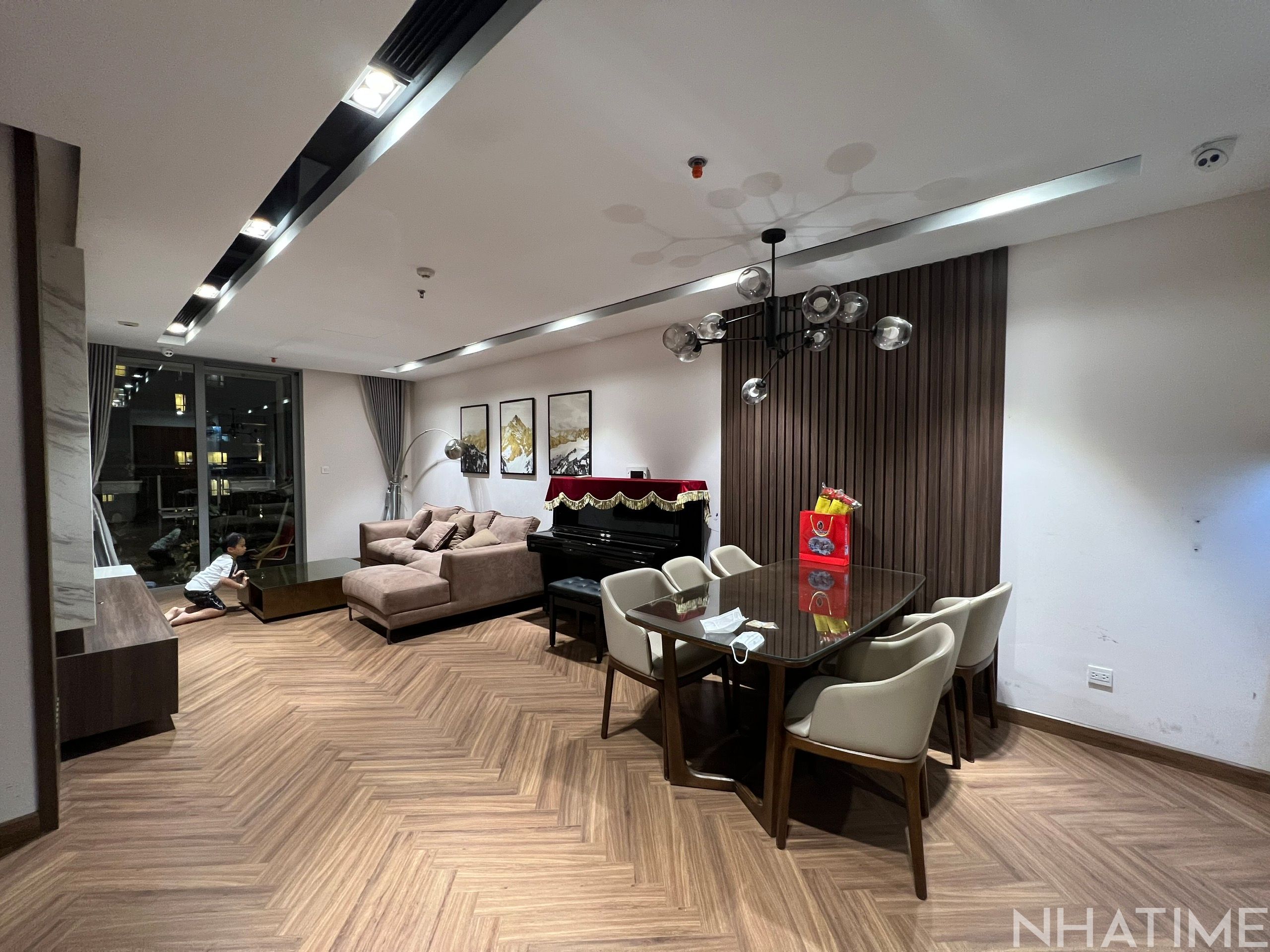 Bán 3pn Park 8 ban công hướng nam view thoáng quang trường