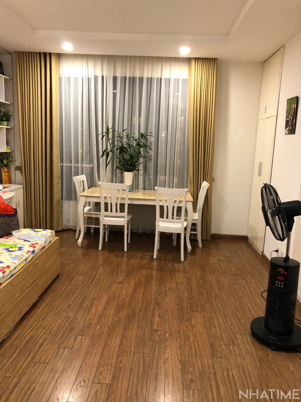 Cho thuê căn hộ 2 phòng ngủ sáng, full nội thất. Giá 16tr/ tháng