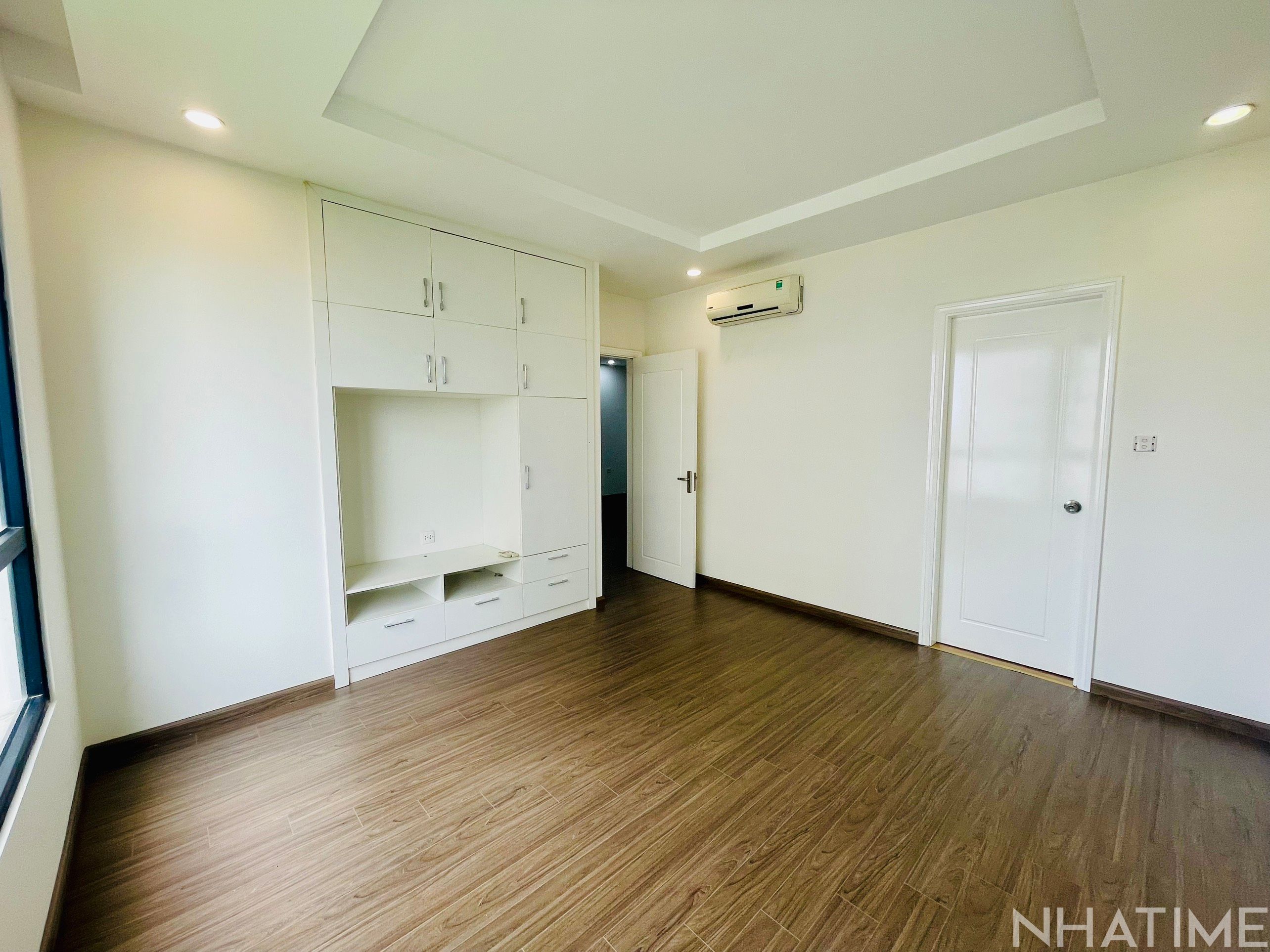 Cho thuê căn hộ 4 phòng ngủ