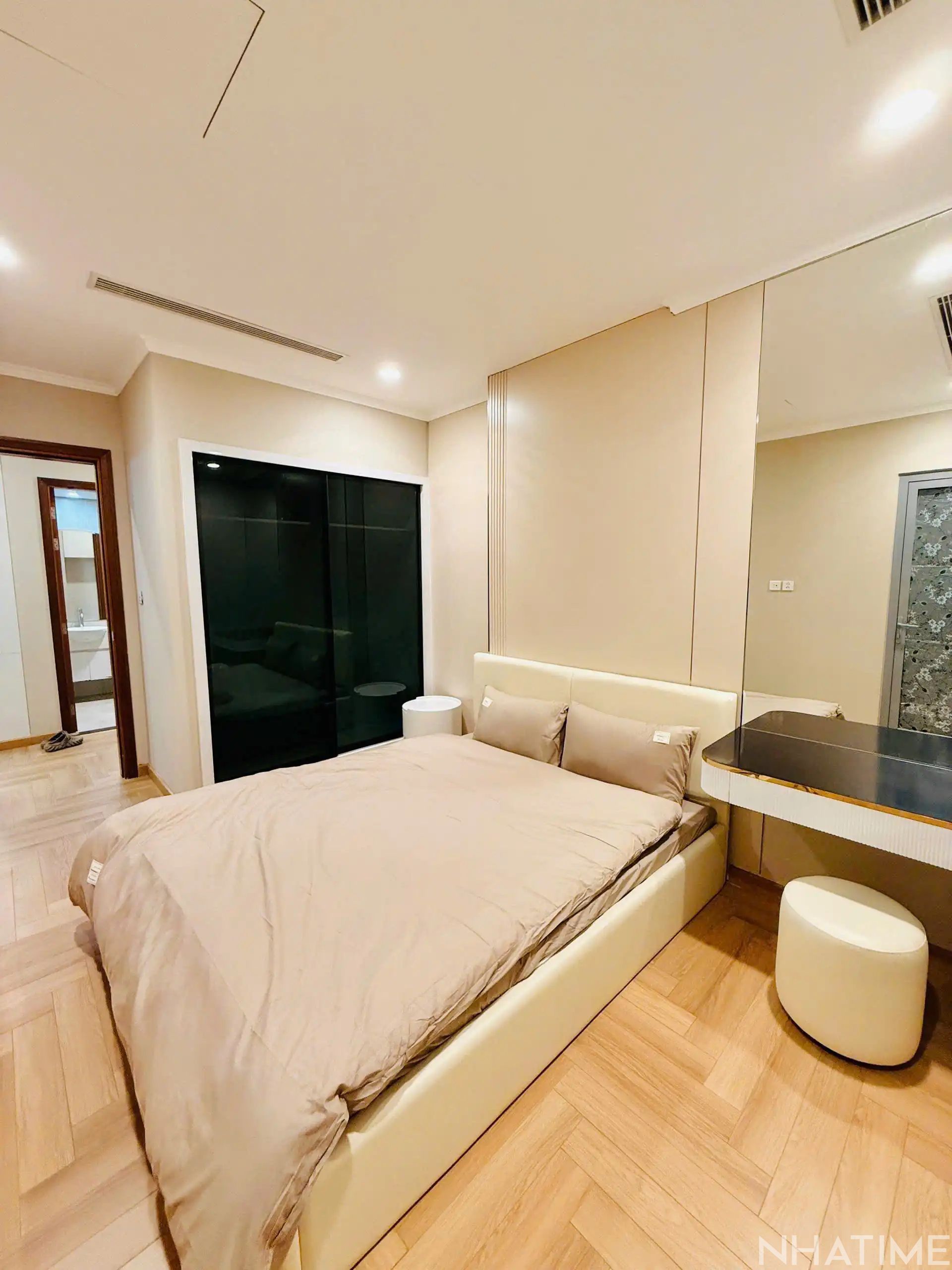 BÁN CĂN 2PN 79M2 P10 GIÁ 10,2 TỶ