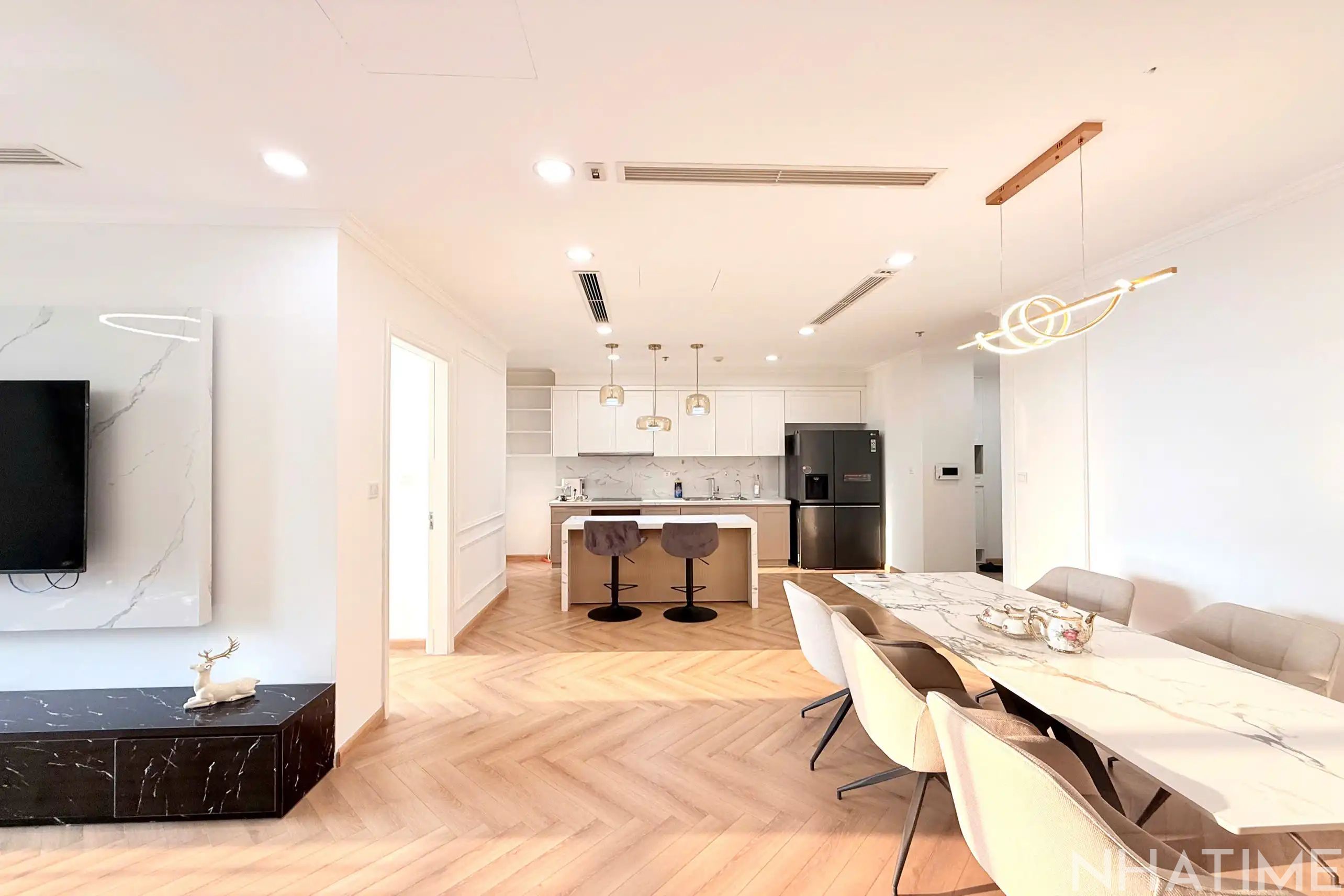 BÁN CĂN 4PN 143M2 P7 GIÁ 21 TỶ