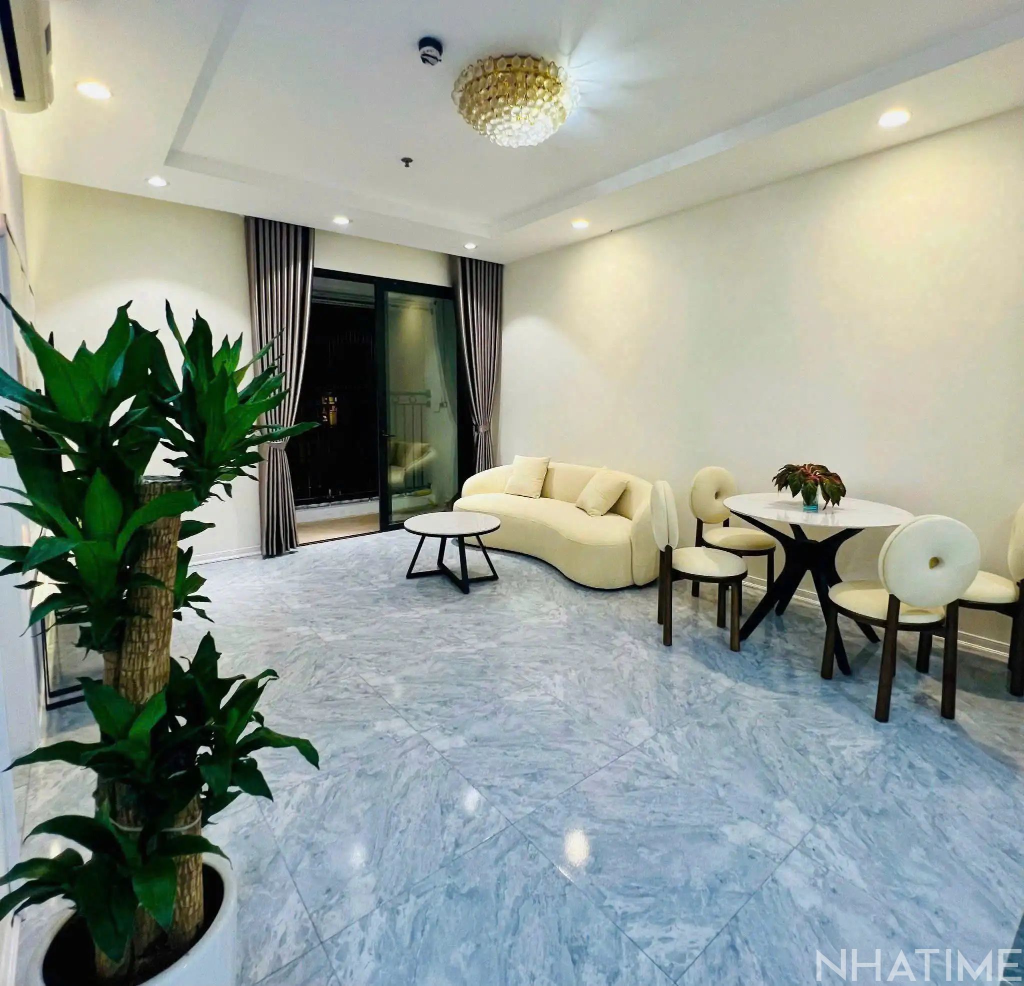 CHO THUÊ CĂN 2PN 74M2 T18 GIÁ 14,5TR