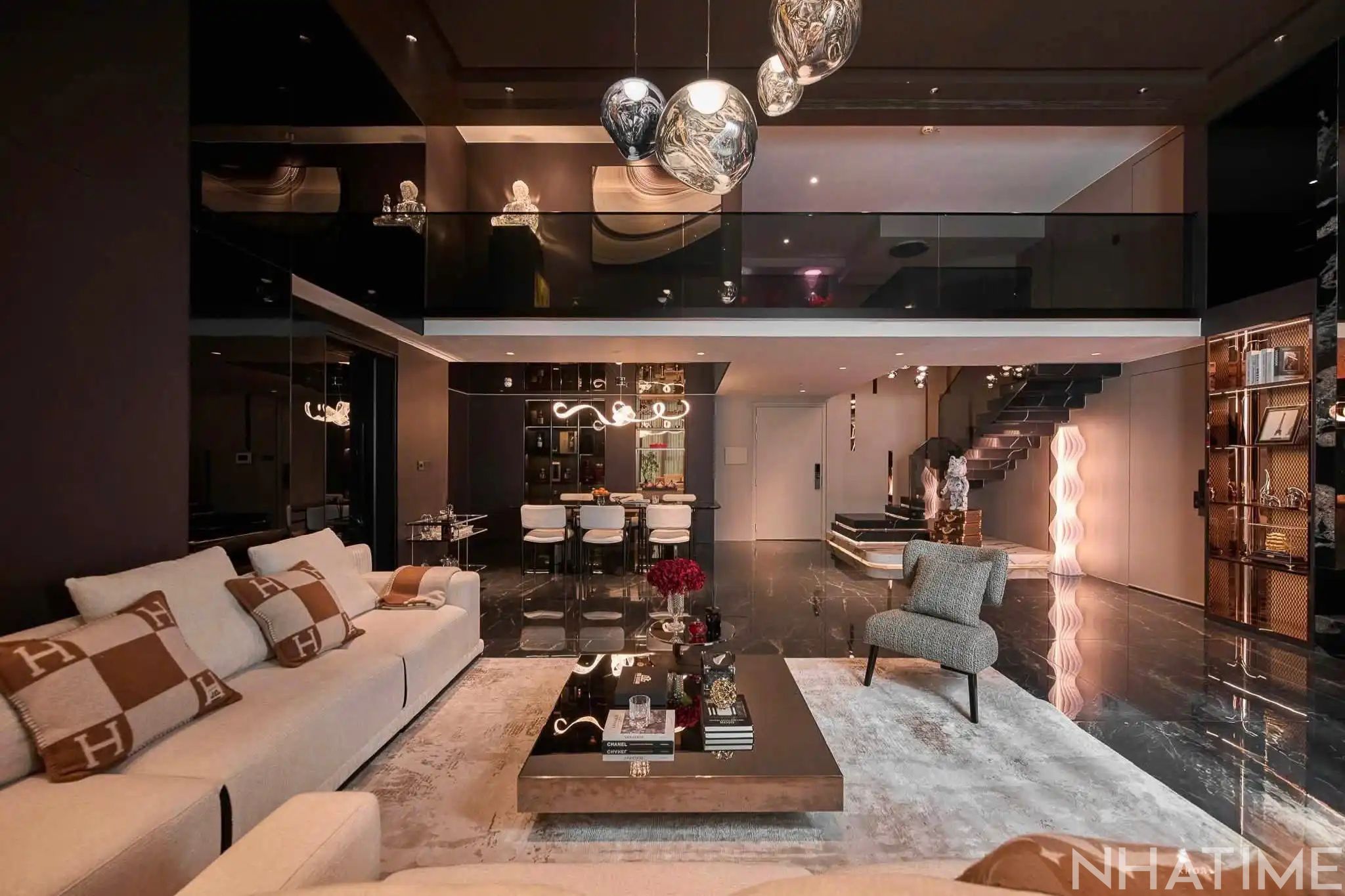 BÁN CĂN DUPLEX 200M2 P9 GIÁ 29 TỶ