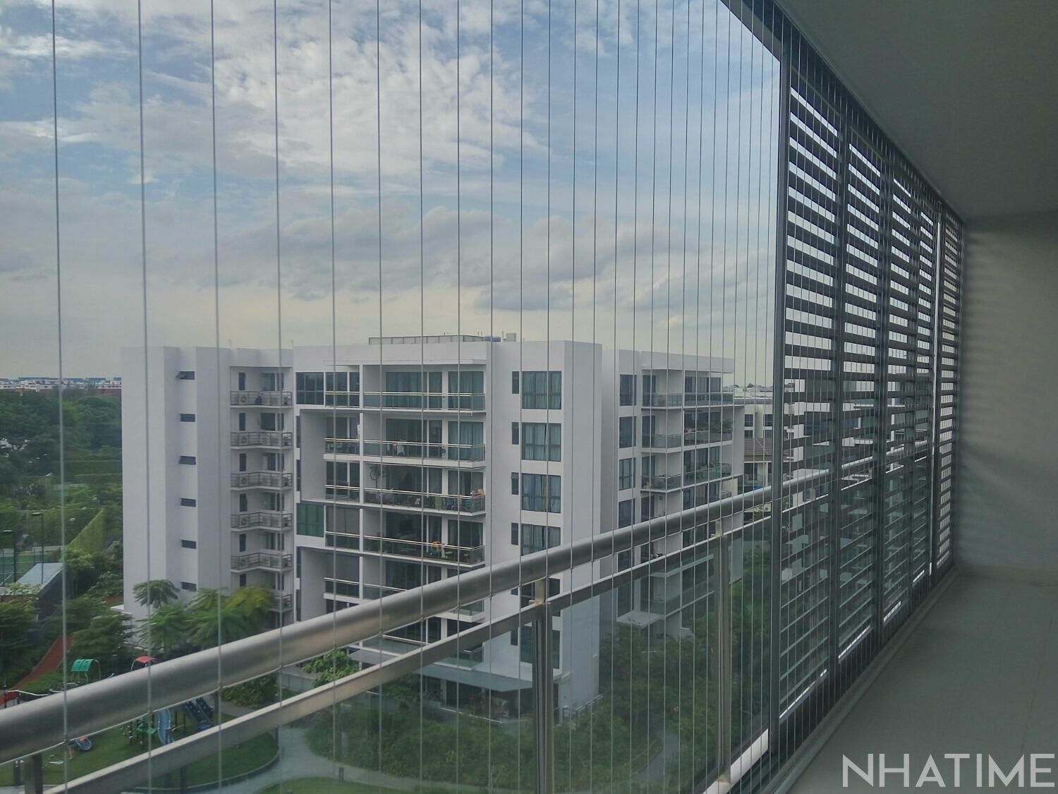 kiem-tra-lan-can-ban-cong-chung-cu_2022051115432340935000